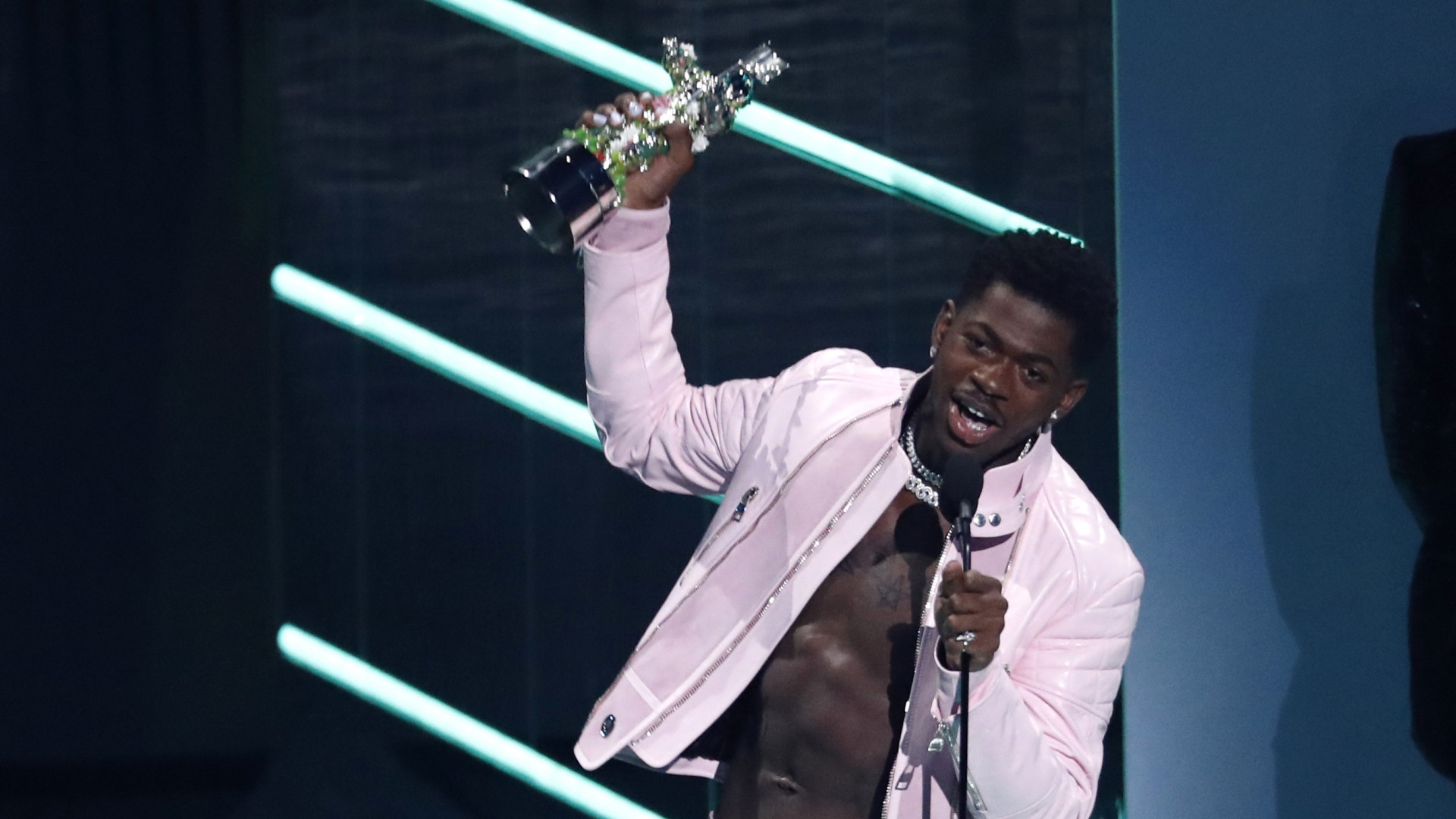 Lil nas x музыканты США. Lil nas x на премии. Американский рэп клип. МТВ 2021 премия лил нас.