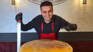 Улыбающийся турецкий шеф-повар стал самым богатым в TikTok