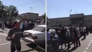 Жители перекрыли дорогу в селе Мерке в Жамбылской области