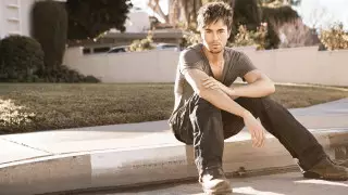 В Нур-Султане ищут автора надписей про Энрике Иглесиаса