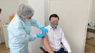 Глава Минздрава Цой вакцинировался от гриппа