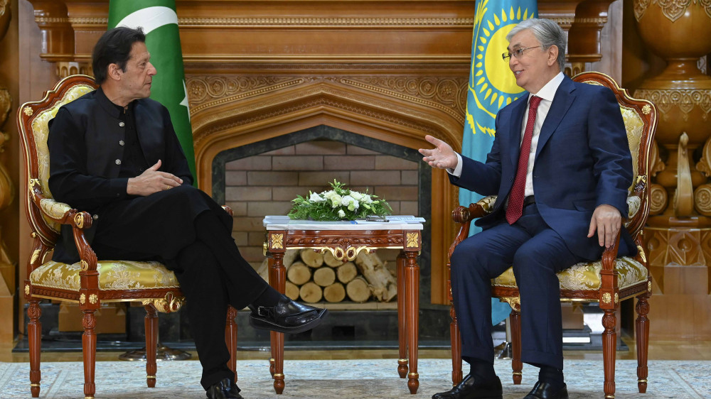 Президент Токаев пригласил в Казахстан премьера Пакистана