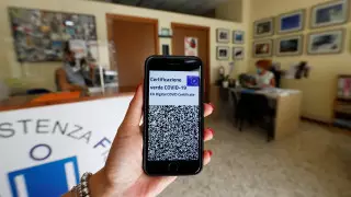 В Евросоюзе впервые введут обязательные COVID-паспорта