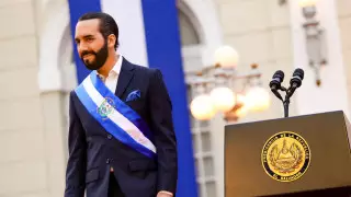 Президент Сальвадора "признал" себя диктатором