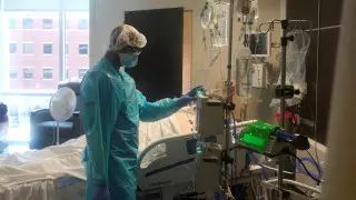 Смертность от коронавируса в США превысила показатели пандемии 1918 года