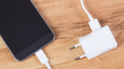 ЕС обяжет производителей смартфонов перейти на универсальный разъем