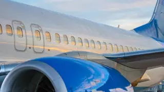 Ұшақ рейсі кешікті: не істеу керек және жолаушының қандай құқығы бар?