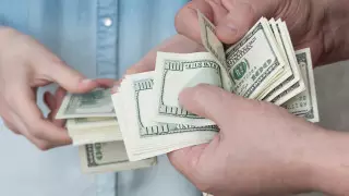 Назван официальный курс доллара на 24 сентября