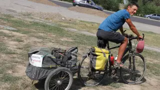 Француз четыре месяца ехал на велосипеде в Алматы