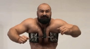 Американских звезд восхитило видео казахстанского палуана
