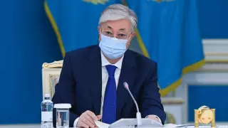 Тысячи вагонов с казахстанскими товарами застряли - Токаев