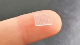 Ученые изобрели пластырь для вакцины, заменяющий инъекции