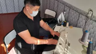 Шьют куртки и авточехлы. Чем заняты осужденные  в колониях Павлодара