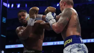 Усик победил Джошуа в главном бою осени и стал обладателем 4 чемпионских поясов