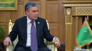 Президента Туркменистана наградили медалью "Отважный туркмен"