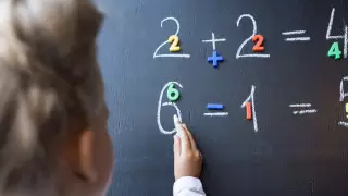 "Имена учеников заменили номерами": новый фейк рассылают в сети