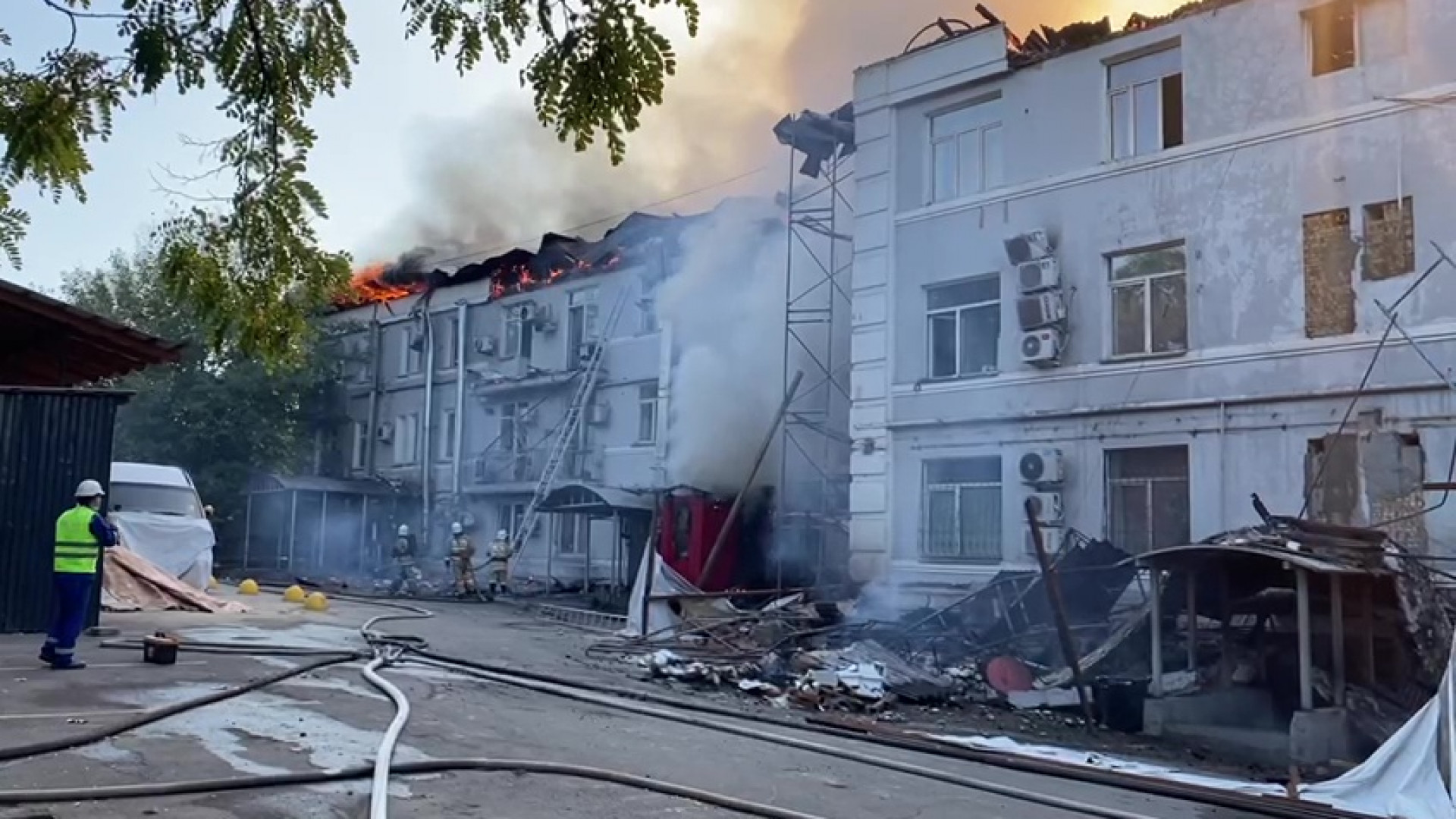 Сгоревшее здание в центре Алматы пока не планируют реконструировать: 30  сентября 2021 18:54 - новости на Tengrinews.kz