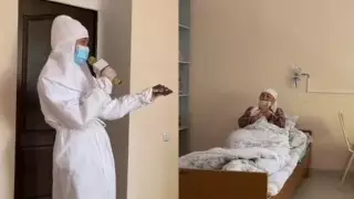 "Респект!" Ауруханада науқастарға ән айтып берген "дәрігер" Қазнетті тәнті етті