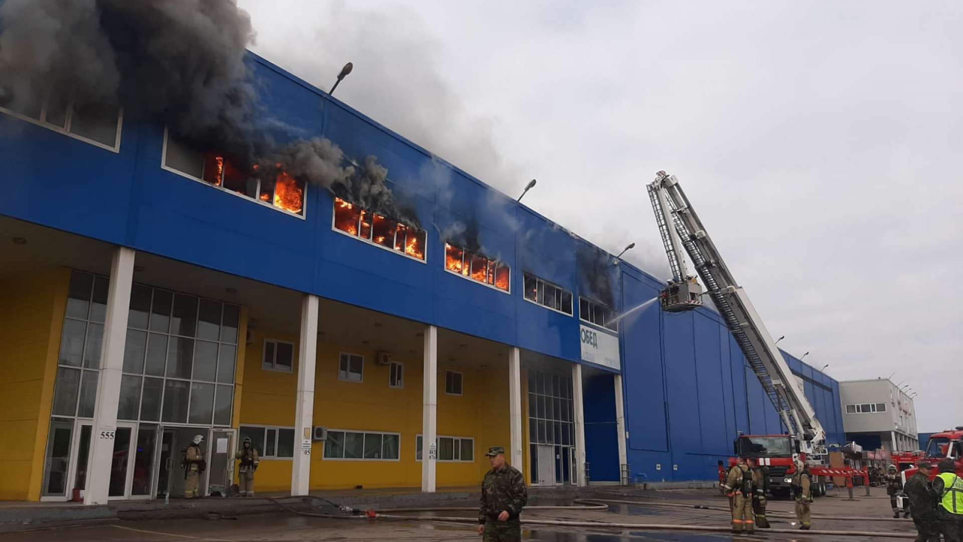 Мебельный салон горит в ТЦ ”Астыкжан” в Нур-Султане: 02 октября 2021 10:32  - новости на Tengrinews.kz