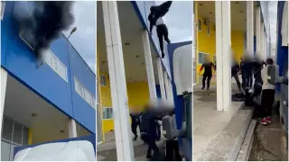 Пожар в Нур-Султане: девушка выпала из окна ТЦ