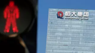 Evergrande приостановила торговлю акциями на бирже в Гонконге
