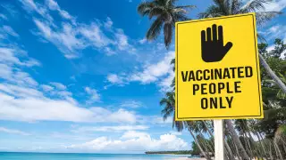 Авиалиния запретила летать невакцинированным пассажирам