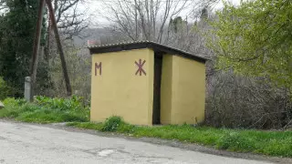 Новорожденного мальчика нашли в уличном туалете в Атырау