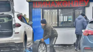 Алматинцам посоветовали "переобуть" автомобили