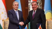 Президент Токаев поздравил Эмомали Рахмона с днем рождения