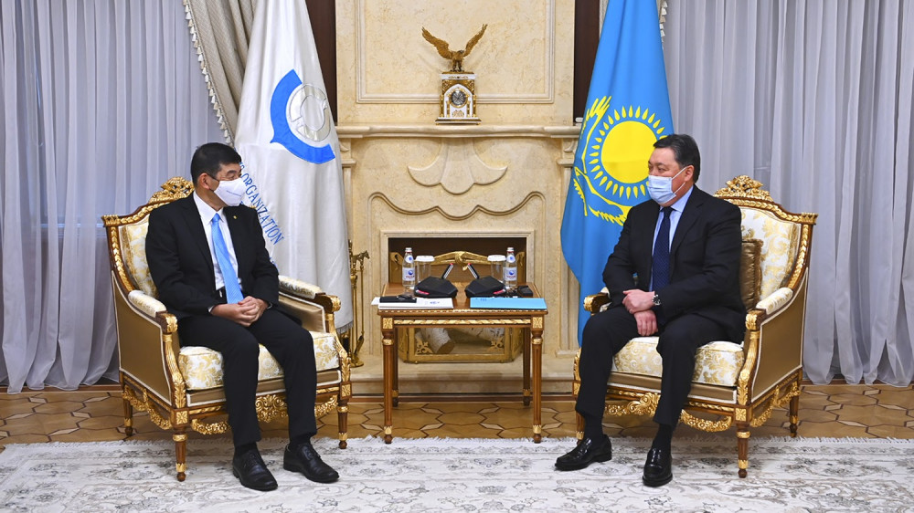 Премьер Мамин провел встречу с главой Всемирной таможенной организации