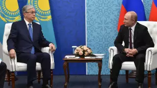Президент Токаев поздравил Путина с днем рождения