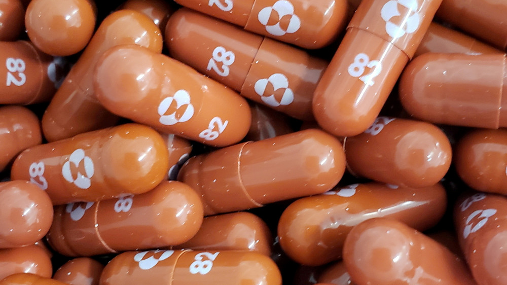 Экспериментальная таблетка для лечения COVID-19 под названием Молнупиравир, разрабатываемая Merck & Co Inc. 
Фото ©REUTERS