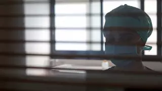 "Помочь мы им не можем". Врач рассказал о странном синдроме у переболевших COVID-19