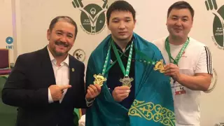 17-летний казахстанец Рахат Бекболат стал чемпионом мира по тяжелой атлетике