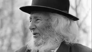 "Его изгнали, а он вырезал скульптуры". Работы Исаака Иткинда показали алматинцам