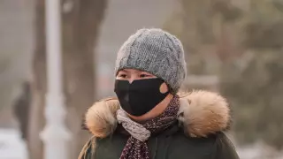 При какой температуре надо надевать шапку, рассказала врач