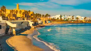 Тунис отменил ПЦР-тест для вакцинированных туристов