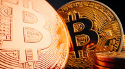 Стоимость биткоина превысила 62 тысячи долларов