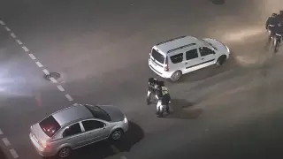 Девушка разбила стекла остановки и автомобилей в Нур-Султане