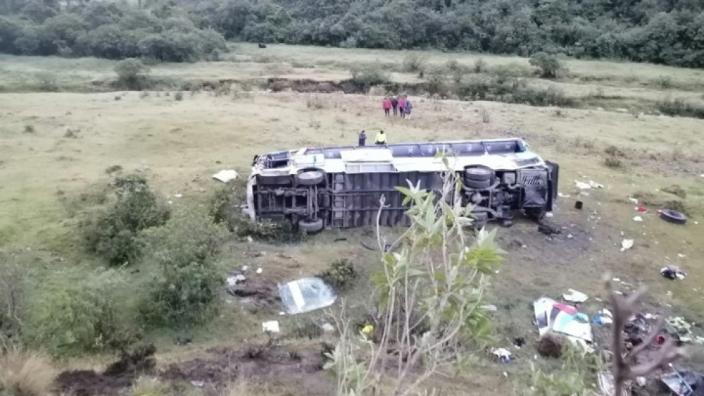 Пассажирский автобус упал со 100-метровой высоты. Есть погибшие
