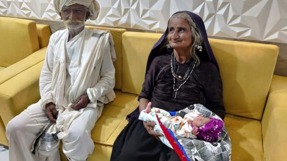 70-летняя пенсионерка родила первенца в Индии