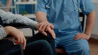 Медбрата признали виновным в серийных убийствах в США