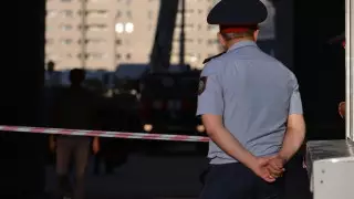 Полицейских из Семея обвиняют в снятии денег с мобильного банкинга убитого