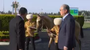 Бердымухамедов подарил Токаеву щенка тазы и ахалтекинского коня