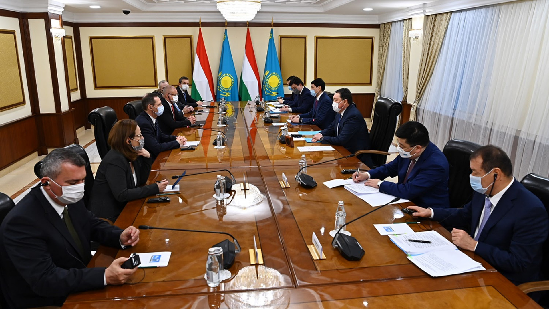 Орбан и токаев. Венгрия казахстан. Саммит в самарканде 2022. Казахстан и венгрия. Премьер министр казахстана.