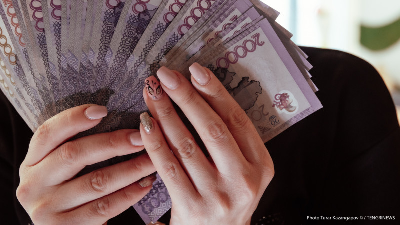 Лжесотрудница Антикора "разводила" иностранцев на деньги, обещая гражданство Чехии и Казахстана