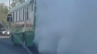 Дымящий автобус с алматинских дорог сравнили с вейпом в Instagram