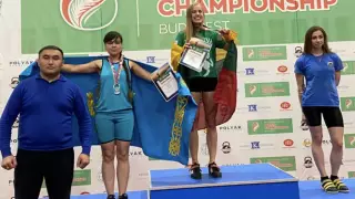Жительница ВКО 160 раз подняла огромную гирю на чемпионате мира