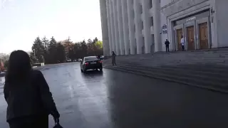 Блогеры устроили переполох на парковке перед акиматом Алматы