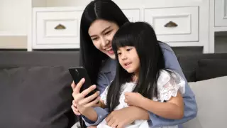 Денег много не бывает. Алматинка рассказала, как зарабатывает в декрете